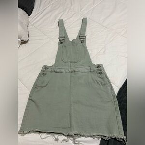 LOVE TREE~Denim overall skirt Sz M Bib pockets adj straps raw hem